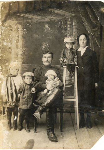 Семья Елиоза Газзаева, 1930 г.